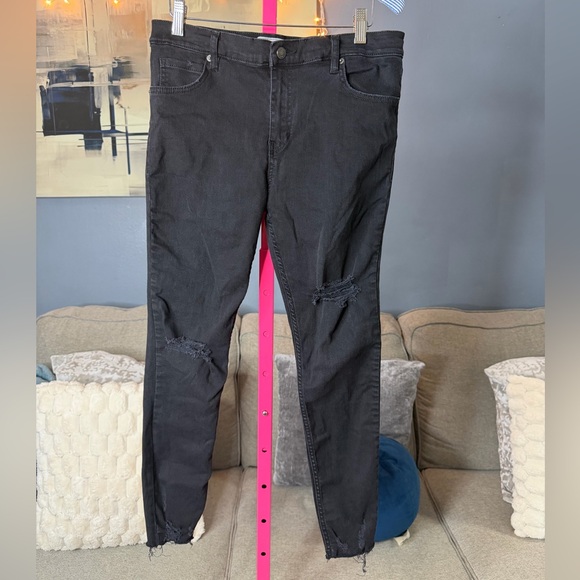Free People Denim - Free People Black Distressed Raw Hem Skinny Jeans Size 31 ✨